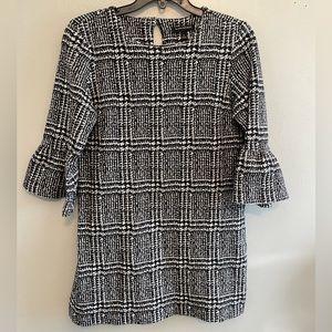 Banana republic bell sleeve Crew neck black white Sweater Shift Tweed Dress